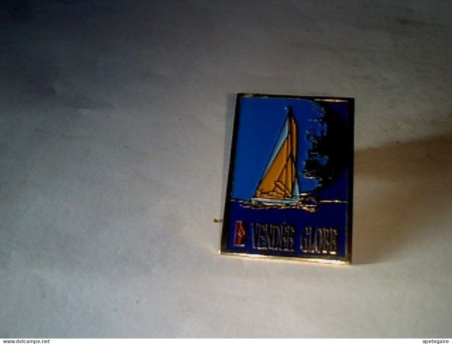 Pin's Avec Fermoir Vendée Globe. Année ? - Segeln