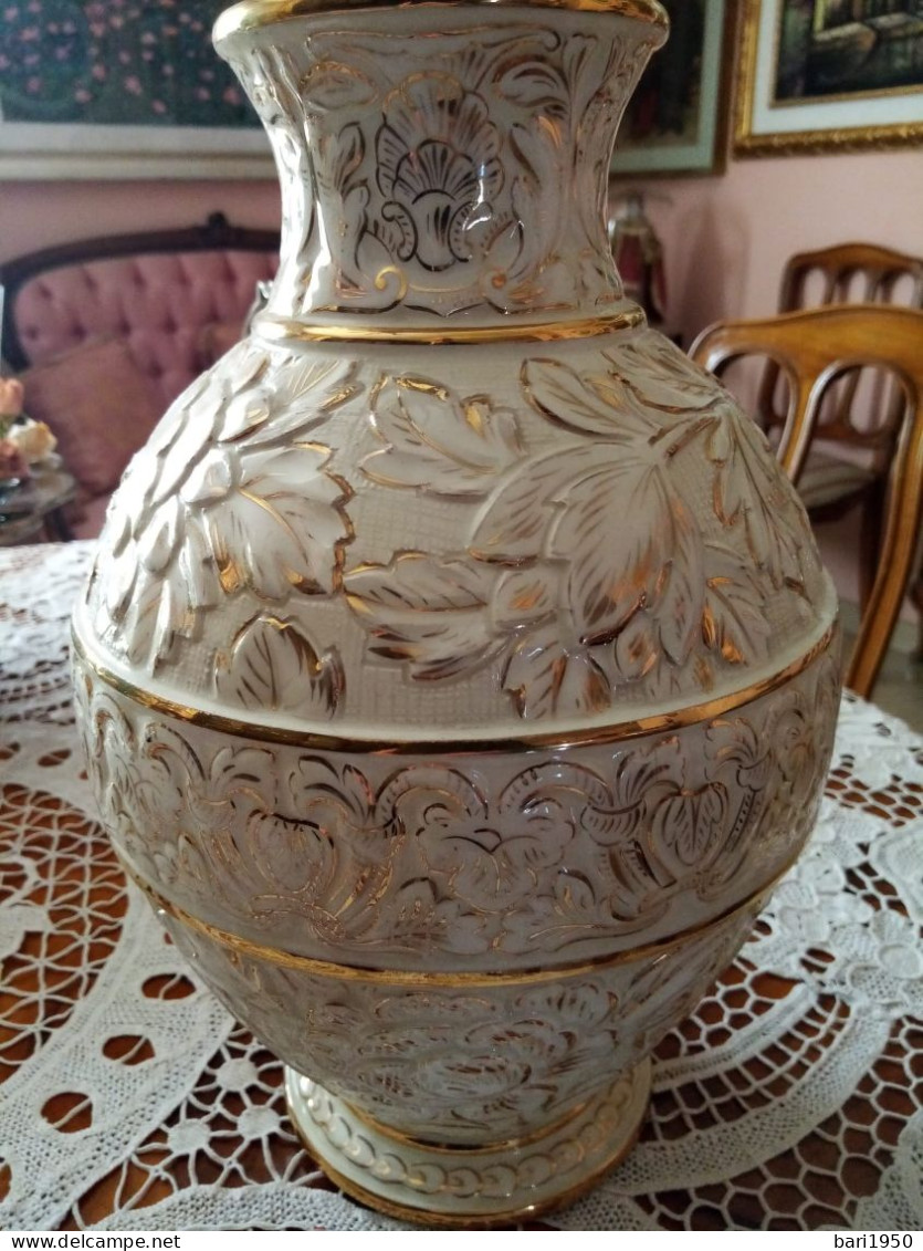 Bellissimo Vaso In Ceramica - Colonnata, Sesto Fiorentino, Con Motivi Floreali A Rilievo In Oro . - Non Classificati