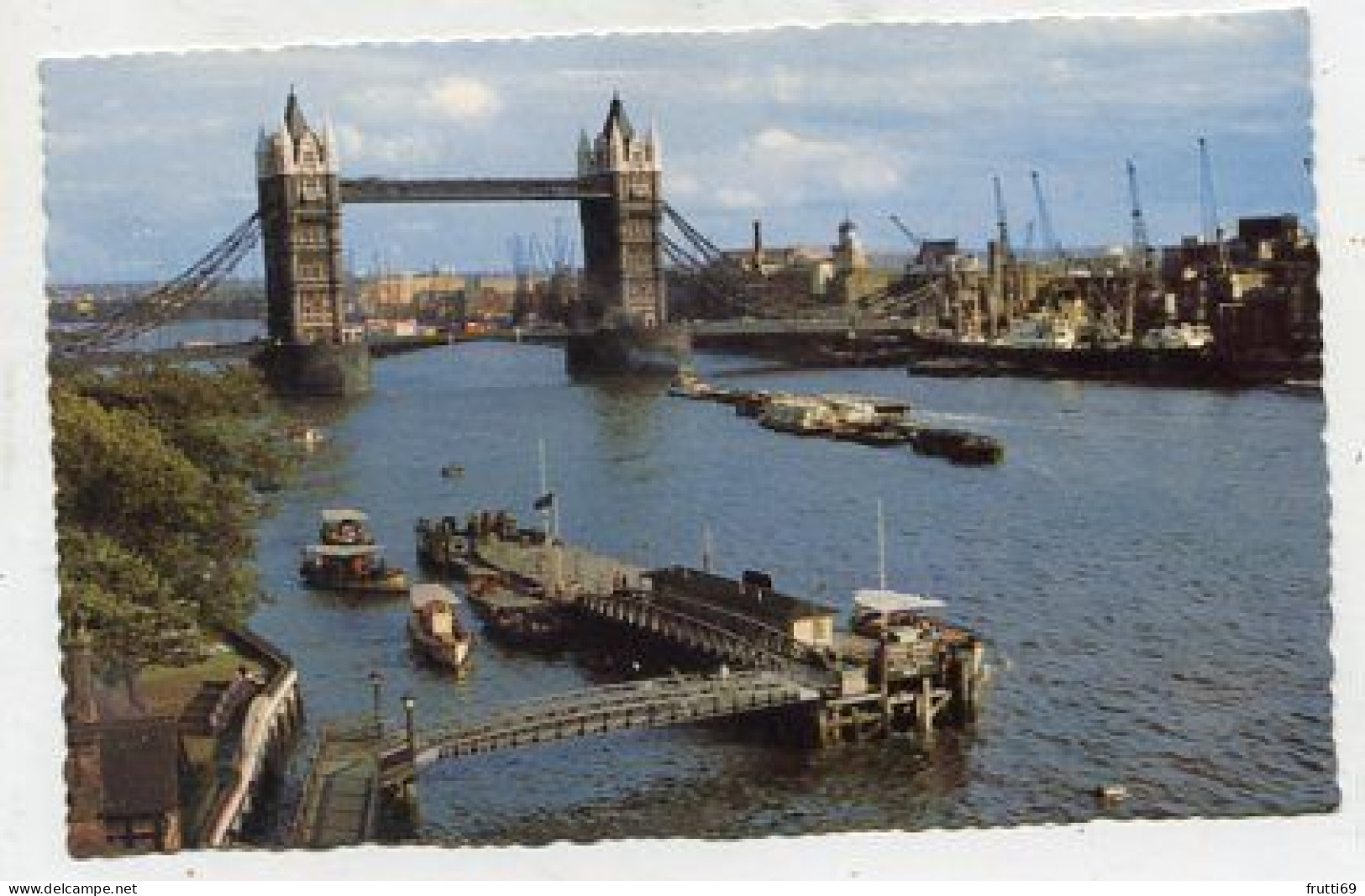AK 130787 ENGLAND - London - Tower Bridge And Pool Of London - River Thames