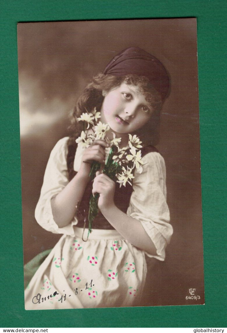 XA1395 JEUNE FILLE  FILLETTE , ENFANT, GIRL , BEAUTIFUL CANDICE ASHTON WITH FLOWERS GYPSY LOOK RPPC - Portraits