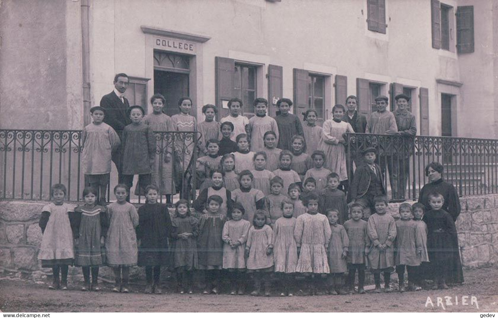 Arzier VD, Photographie De Classe Devant Le Collège (3908) - Arzier-Le Muids