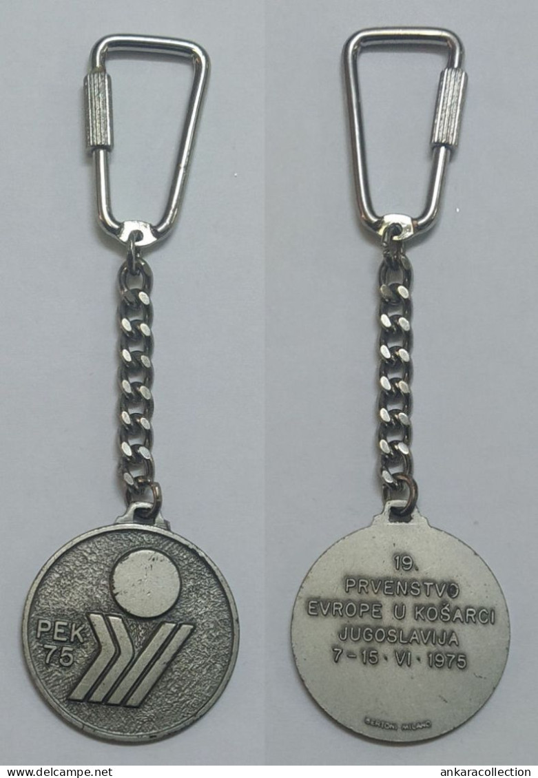 AC -  FIBA BASKETBALL EUROPEAN CUP 1975 PEK 75 BELGRADE YUGOSLAVIA KEY CHAIN RING - Kleding, Souvenirs & Andere