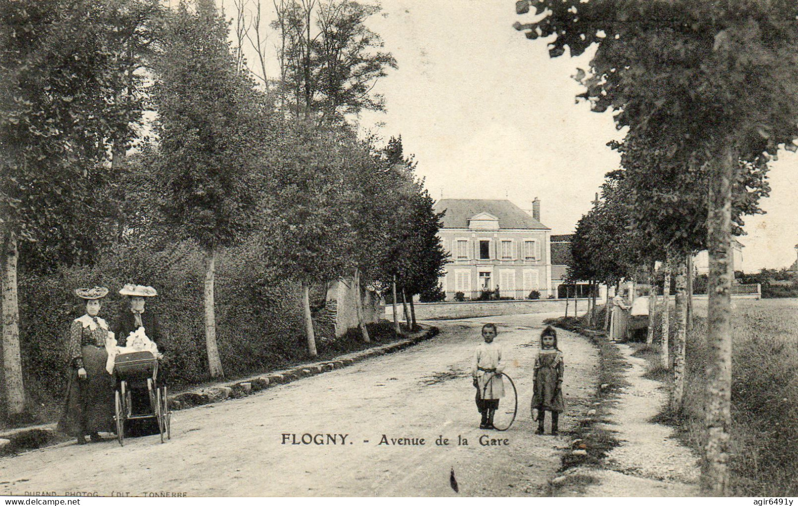 - FLOGNY (89) -  L'avenue De La Gare  (animée, Enfant Au Cerceau)  -25375- - Flogny La Chapelle