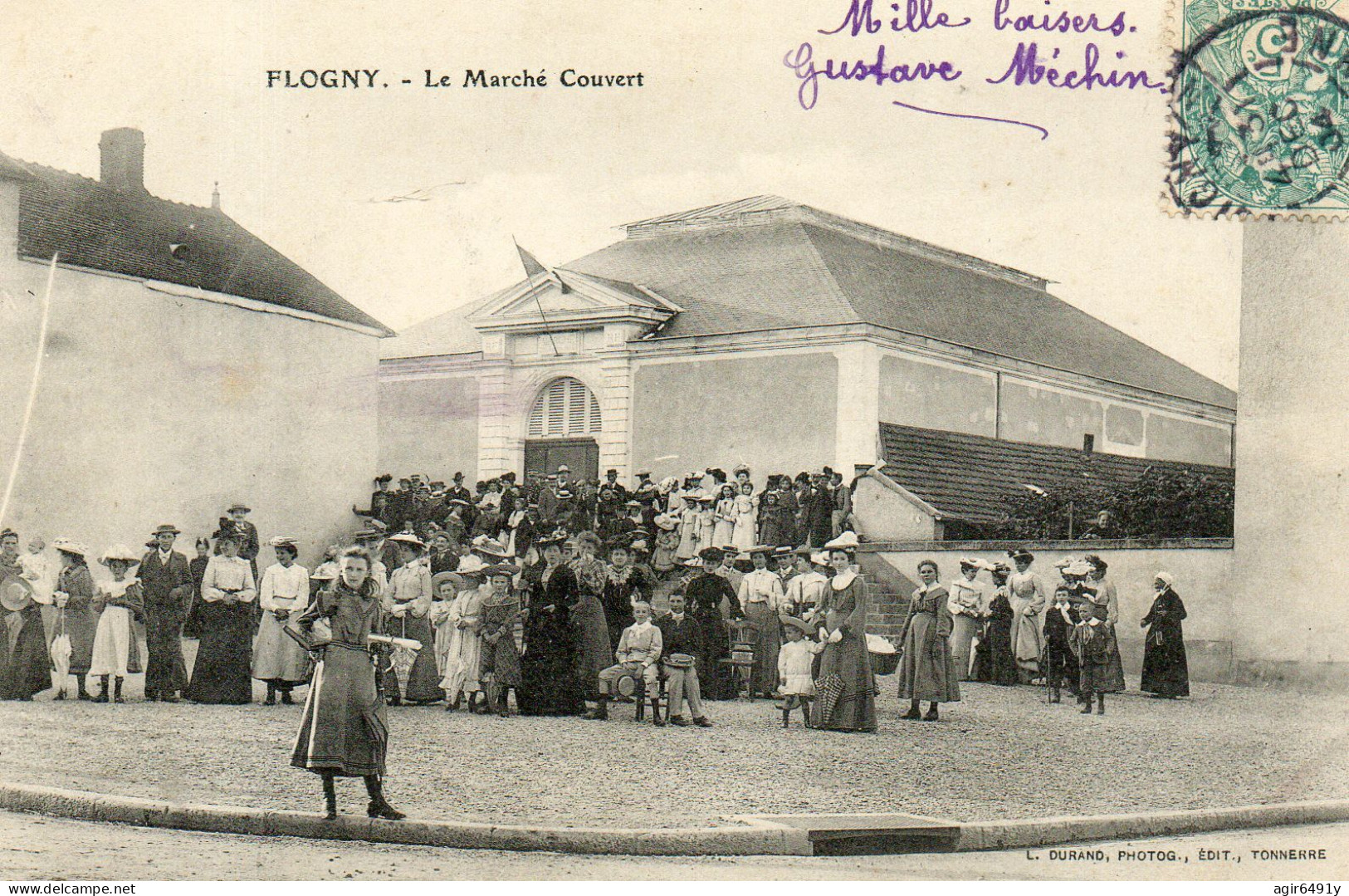 - FLOGNY (89) -  Beaucoup De Monde Devant Le Marché Couvert  -25377- - Flogny La Chapelle