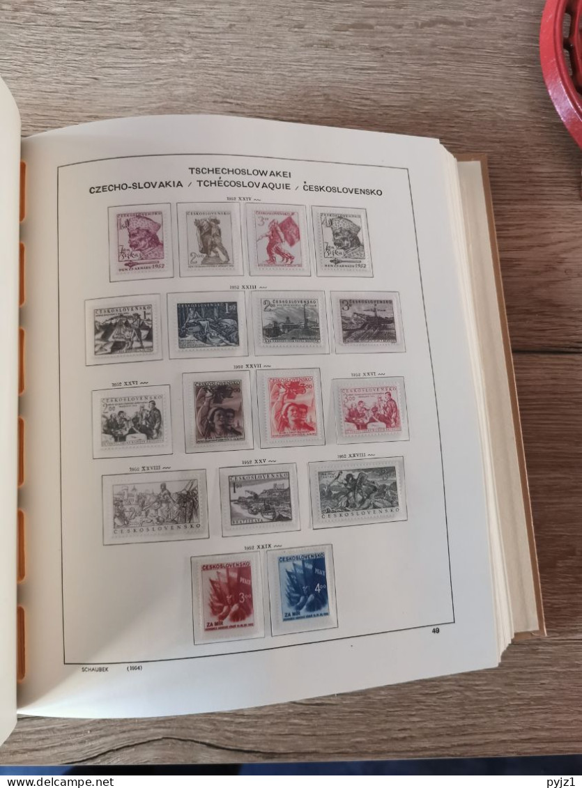 Czechoslovakia MNH 1950-1973 complete in Schaubeck album