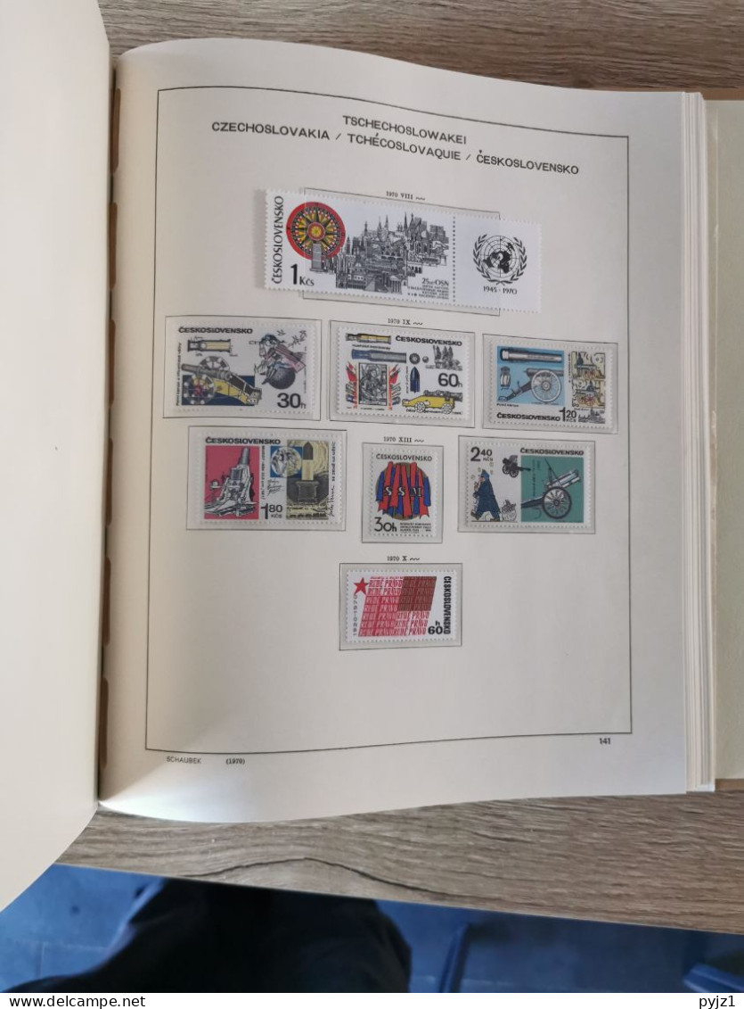 Czechoslovakia MNH 1950-1973 complete in Schaubeck album