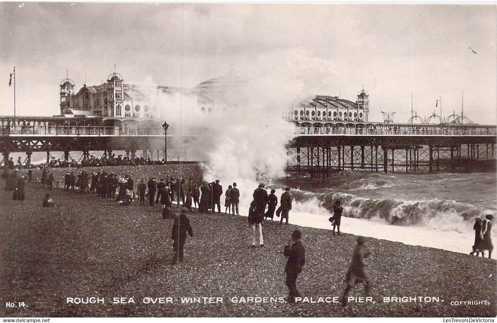 ANGLETERRE - Brighton - Rough Sea Over Winter Gardens Palace Pier - Carte Postale Ancienne - Brighton