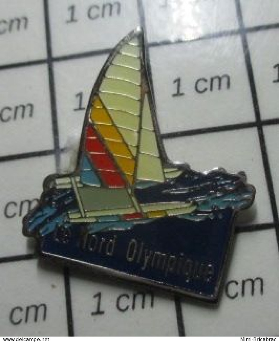 SP15 Pin's Pins / Beau Et Rare / SPORTS / VOILE LE NORD OLYMPIQUE VOILIER CATAMARAN - Voile