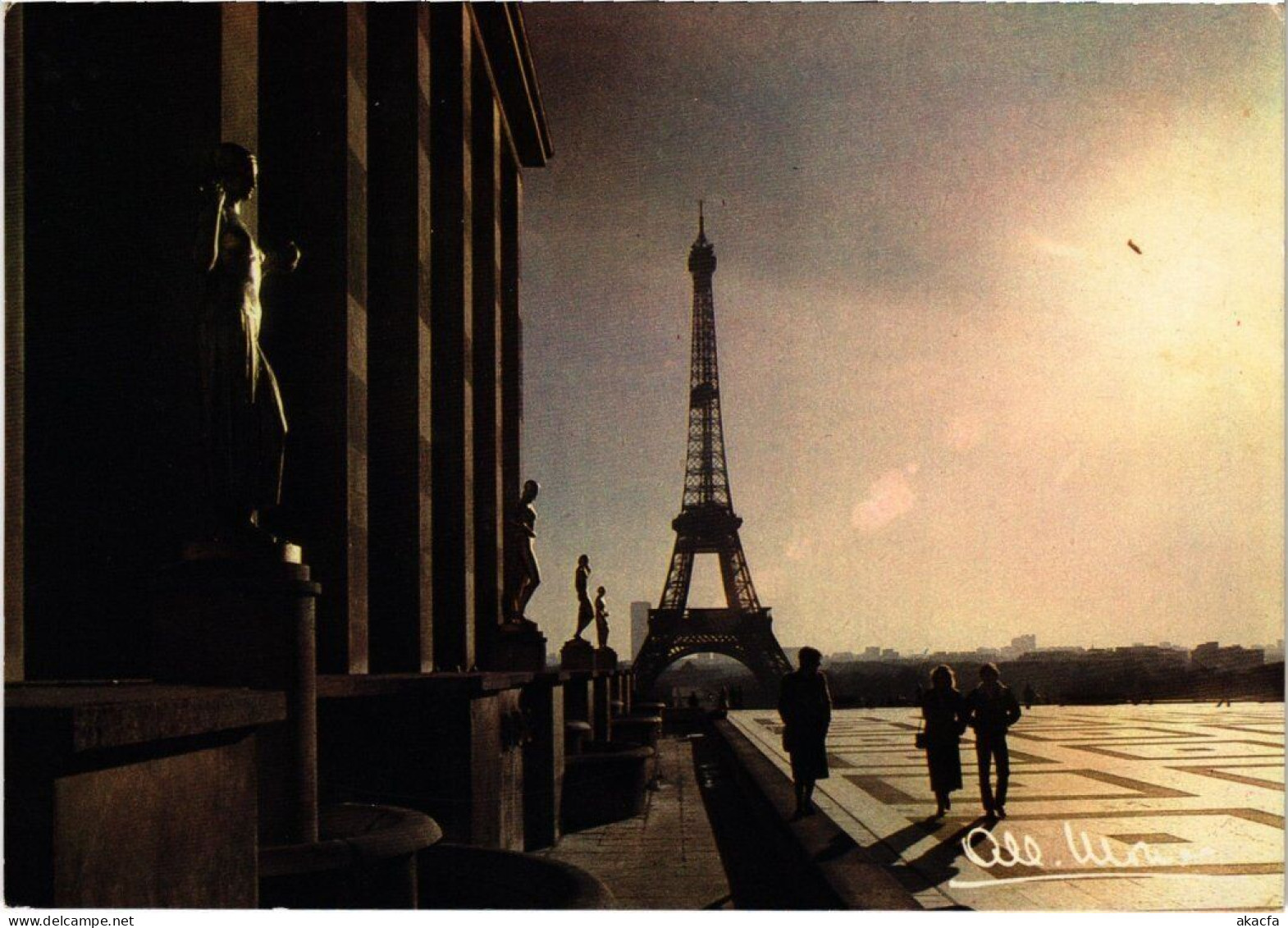 CPM PARIS 7e - La Tour Eiffel (83533) - Tour Eiffel