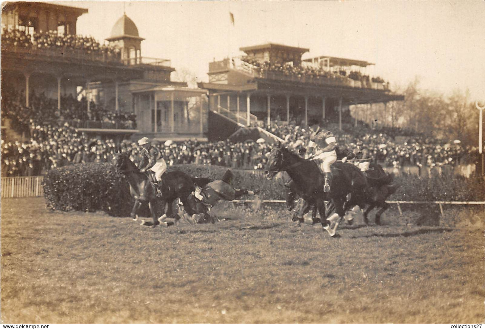 PARIS-75016-HIPPODROME D'AUTEUIL CARTE-PHOTO- COURSE DE HAIES CHUTE - Arrondissement: 16