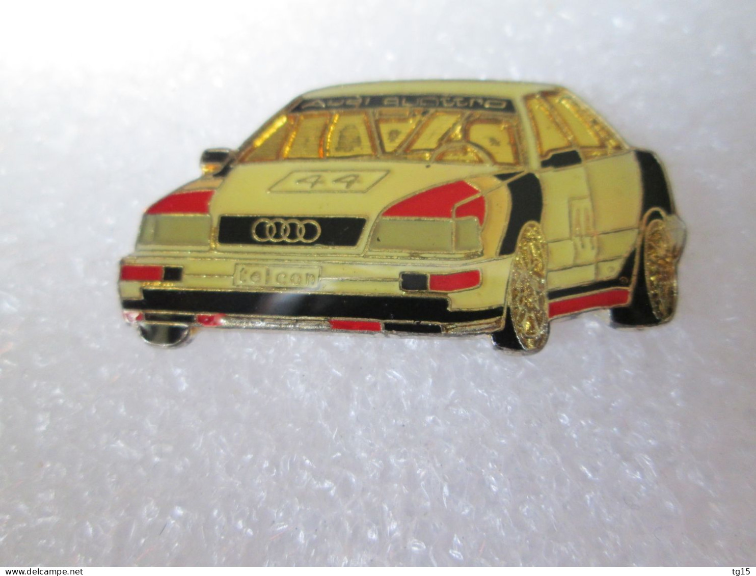 PIN'S    AUDI  V 8  DTM - Audi