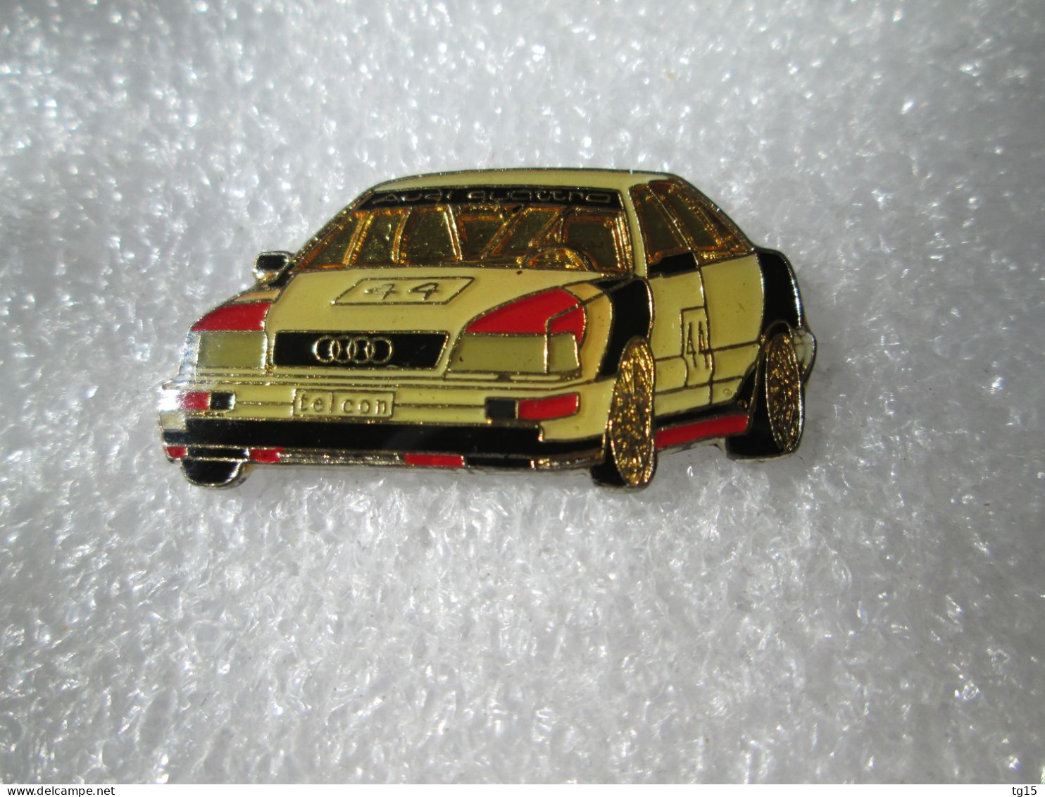 PIN'S    AUDI  V 8  DTM - Audi