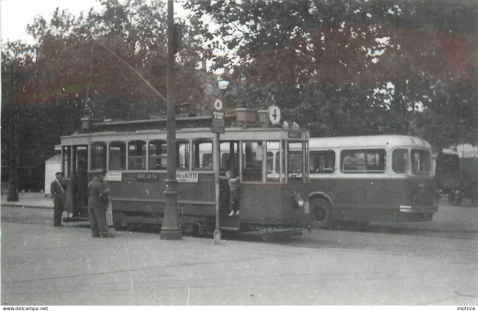LYON - Tramway , Ligne N°4, Photo Années 50 Format Carte Ancienne. - Strassenbahnen
