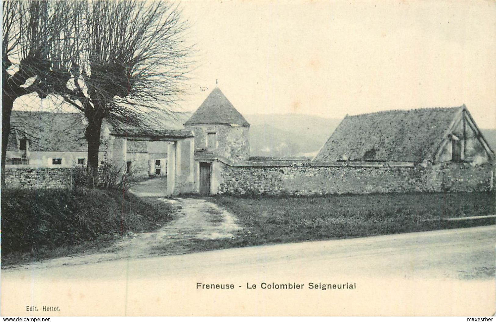 FRENEUSE Le Colombier Seigneurial - Freneuse