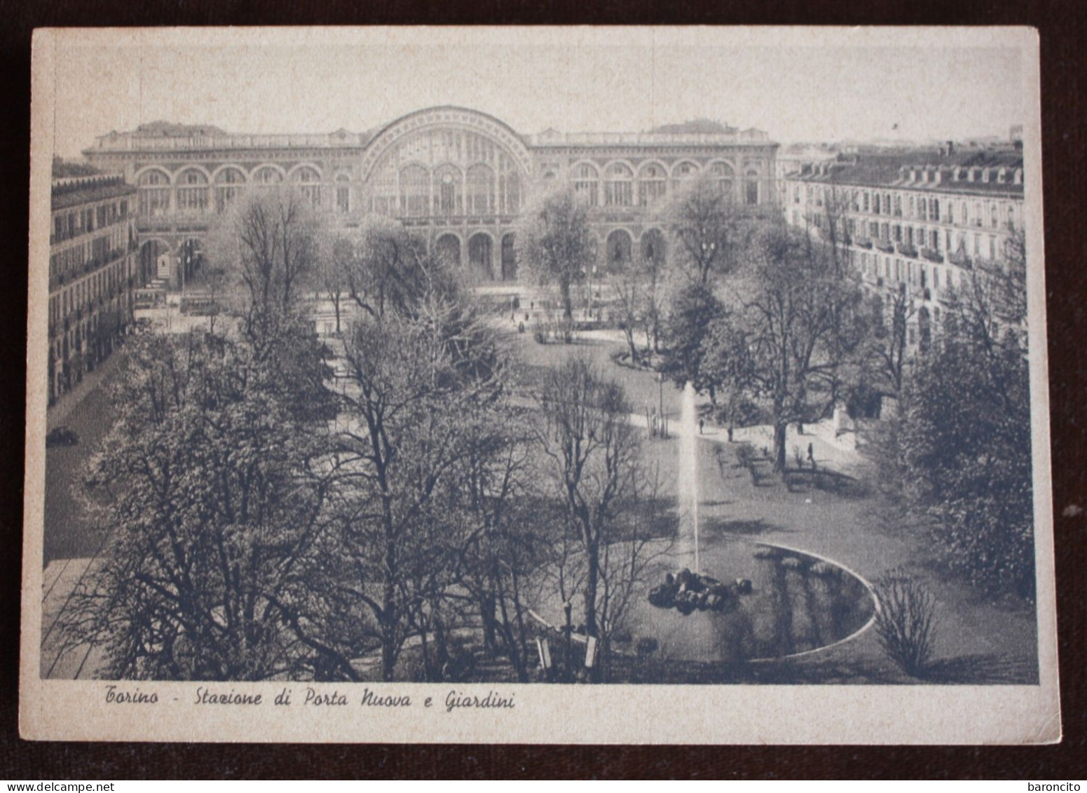 ITALIA PIEMONTE TORINO. CARTOLINA NUOVA NON VIAGGIATA RAFFIGURANTE LA STAZIONE DI PORTA NUOVA E GIARDINI. - Stazione Porta Nuova