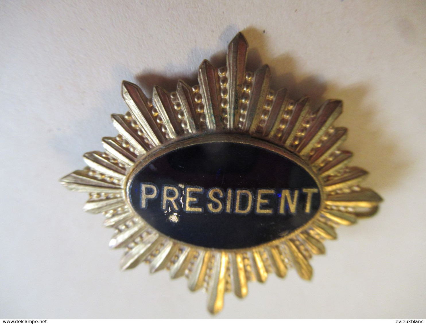 Petit Insigne à épingle/ "  Président " /Soleil/ /Bronze Coulé Doré Cloisonné émaillé/Vers 1930-1950     INS101 - Autres & Non Classés