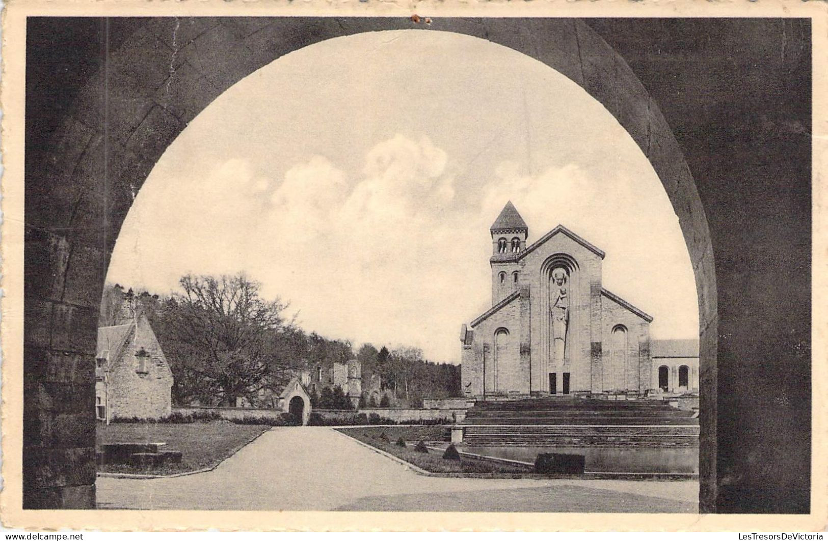 BELGIQUE - ORVAL - Abbaye Notre Dame D'Orsal - Cour D'Honneur Et Façade De La Basilique - Carte Postale Ancienne - Autres & Non Classés