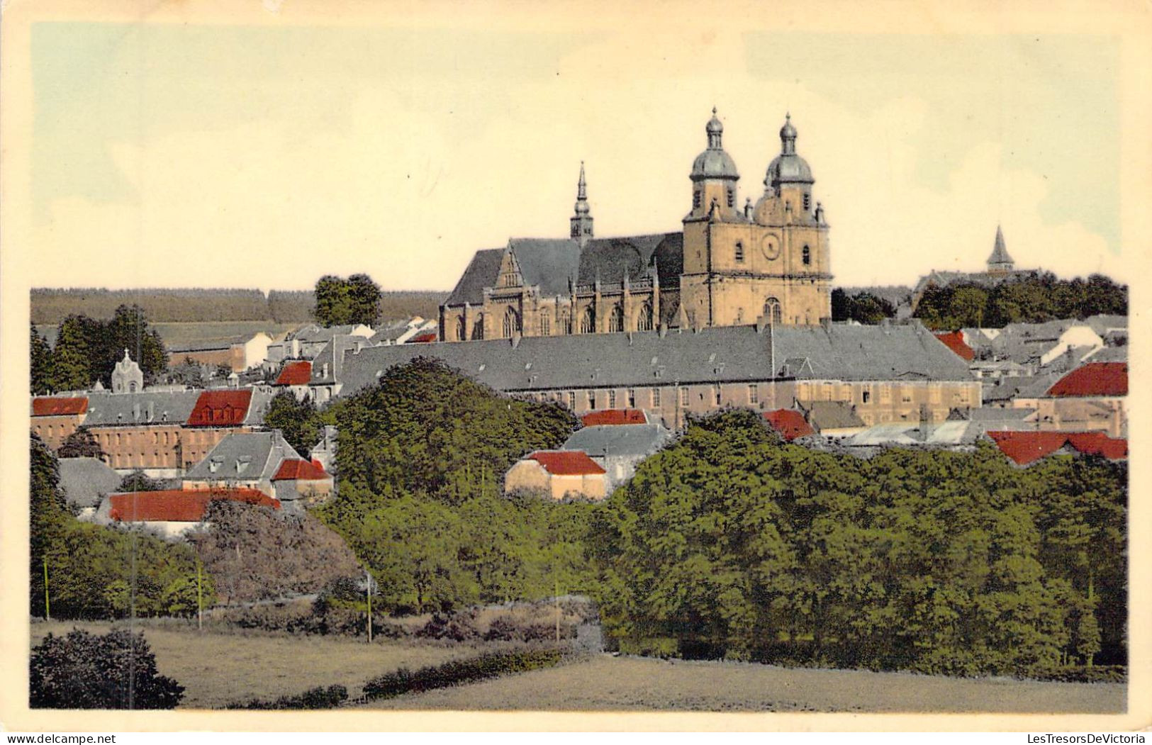 BELGIQUE - ST HUBERT - La Basilique - FPanorama D'Ensemble - La Basilique Et L'ancienne Abbaye  - Carte Postale Ancienne - Saint-Hubert