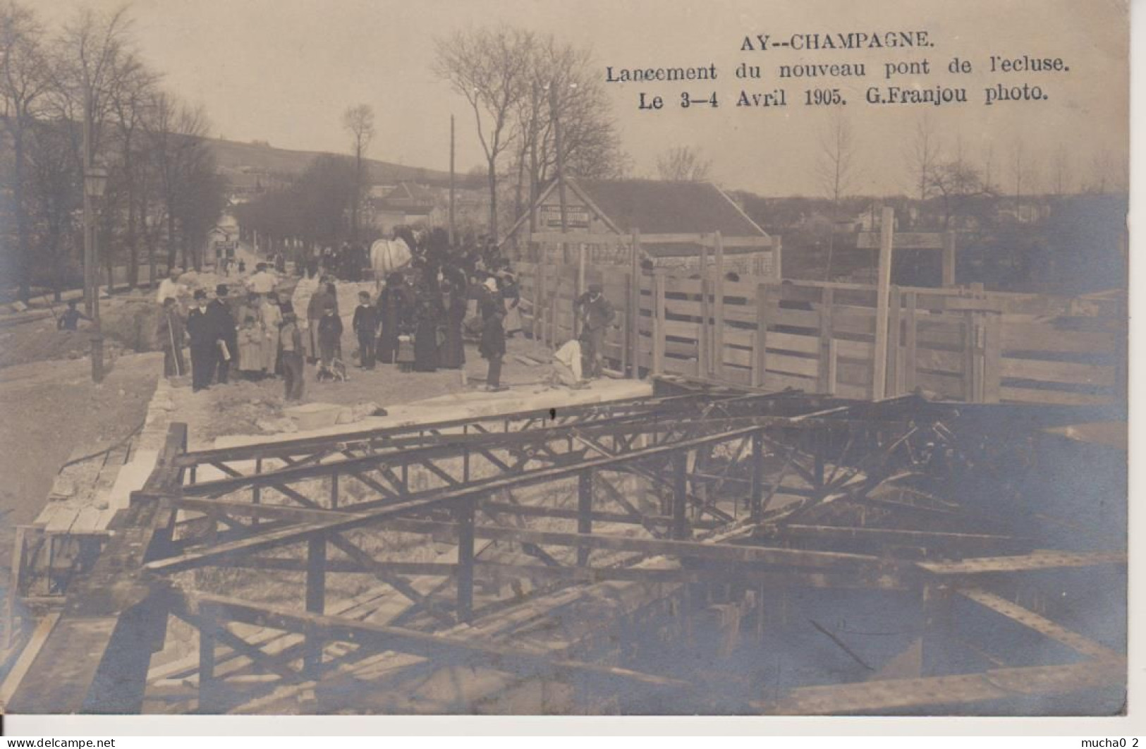 51 - AY - CARTE PHOTO - LANCEMENT DU NOUVEAU PONT DE L'ECLUSE - CARTE RARE - Ay En Champagne