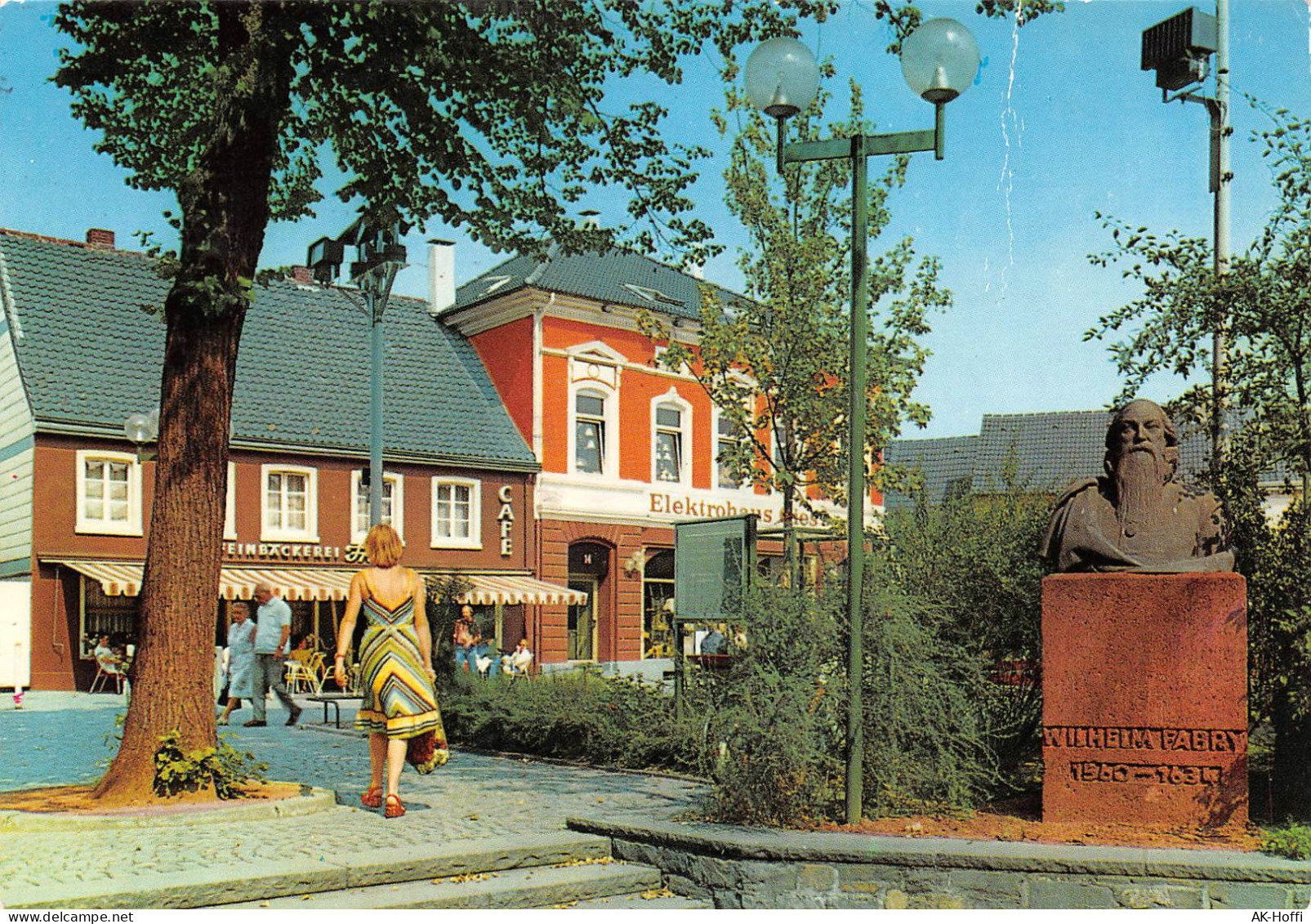 Hilden - Wilhelm Fabry-Denkmal Am Markt  Gelaufen 1997 (1142) - Hilden