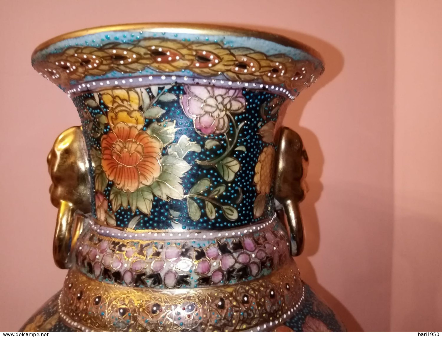 SATSUMA  MADE IN CHINA , Vaso Ceramica Con Decori A Rilievo A Smalti Policromi E Oro, Integro In Tutte Le Sue Parti. - Arte Oriental