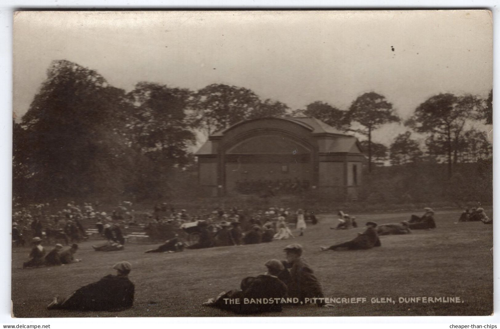 DUNFERMLINE- The Bandstand, Pittencrieff Glen - Photographic Card - Fife