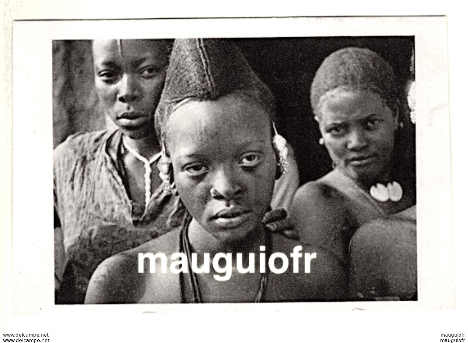 ETHNIQUES & CULTURES / AFRIQUE / A.E.F. / TCHAD : JEUNE FEMME FOULBÉ / ANIMÉE - Afrique