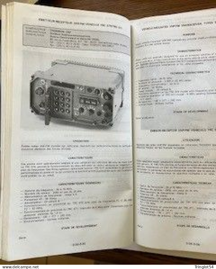 CATALOGUE (3)1994 MATERIELS FRANCAIS DE DEFENSE TERRESTRE (COMMANDEMENT / LIAISONS ) - France