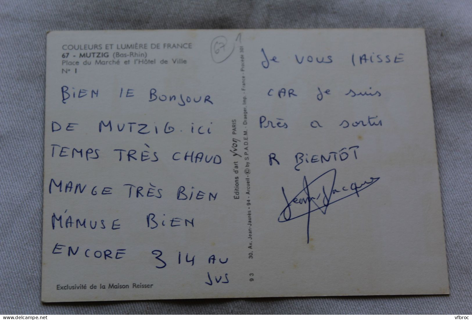 Cpm, Mutzig, Place Du Marché Et L'hôtel De Ville, Bas Rhin 67 - Mutzig