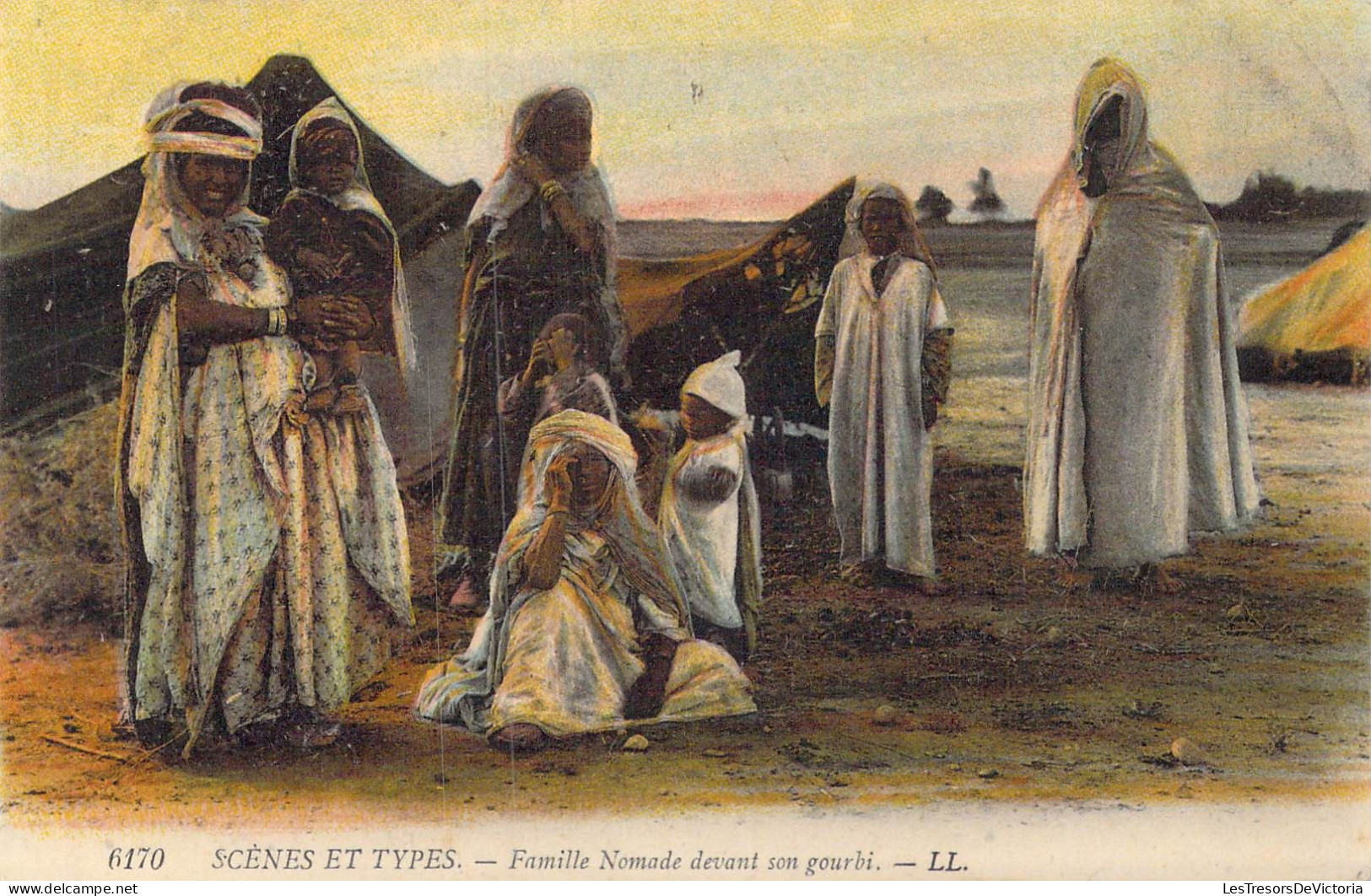 ALGERIE - Scènes Et Types - Famille Nomade Devant Son Gourbi - Carte Postale Ancienne - Szenen