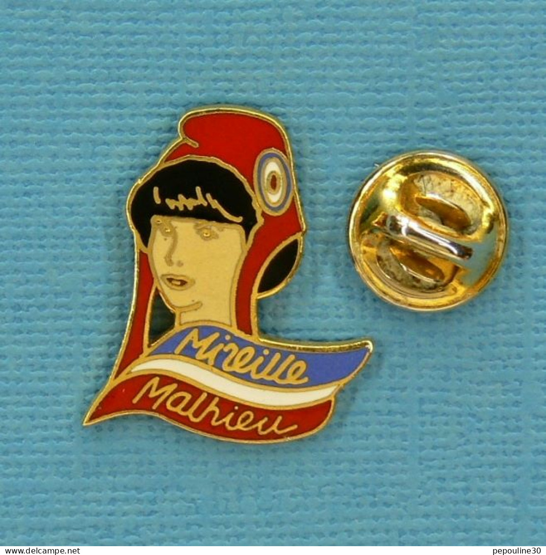 1 PIN'S //  ** MIREILLE MATHIEU / MARIANNE 1978 / SCULPTÉ PAR ASLAN ** . (S.P.) - Personnes Célèbres