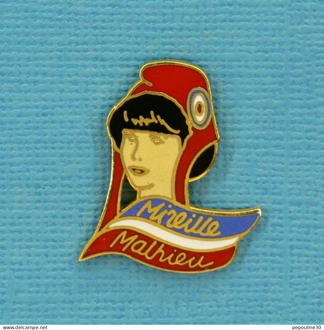 1 PIN'S //  ** MIREILLE MATHIEU / MARIANNE 1978 / SCULPTÉ PAR ASLAN ** . (S.P.) - Personnes Célèbres