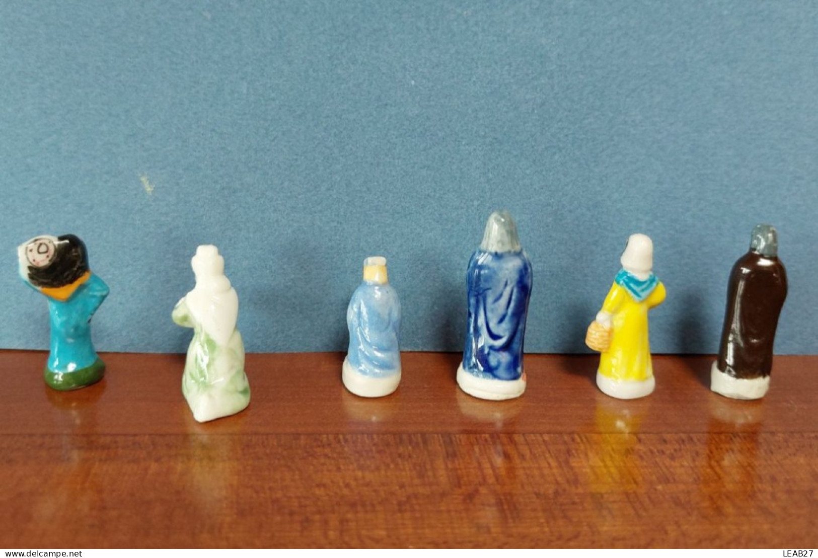 Lot De 18 Fèves Anciennes SANTONS Pour Crèche - Fait Main - Année 1985-1990 - Olds