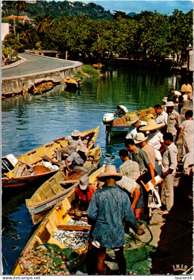 (3 Q 22) France - Vente De Poisson à Fort De France (Martinique) Fish Market - Marchés