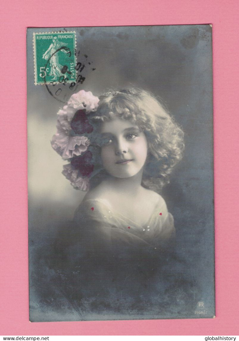 XA1400 JEUNE FILLE  FILLETTE , ENFANT, GIRL , FAMOUS GRETE REINWALD PINK FLOWER HAIR DECORATION RPPC - Portraits