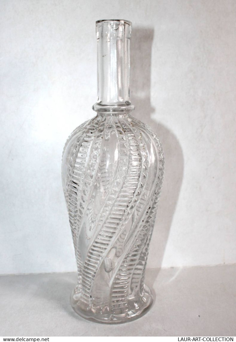 JOLIE ANCIENNE CARAFE BOUTEILLE EN VERRE MOULÉ, MOTIF TORSADE - VINTAGE H:25cm / ART DE LA TABLE (2501.3) - Jarras