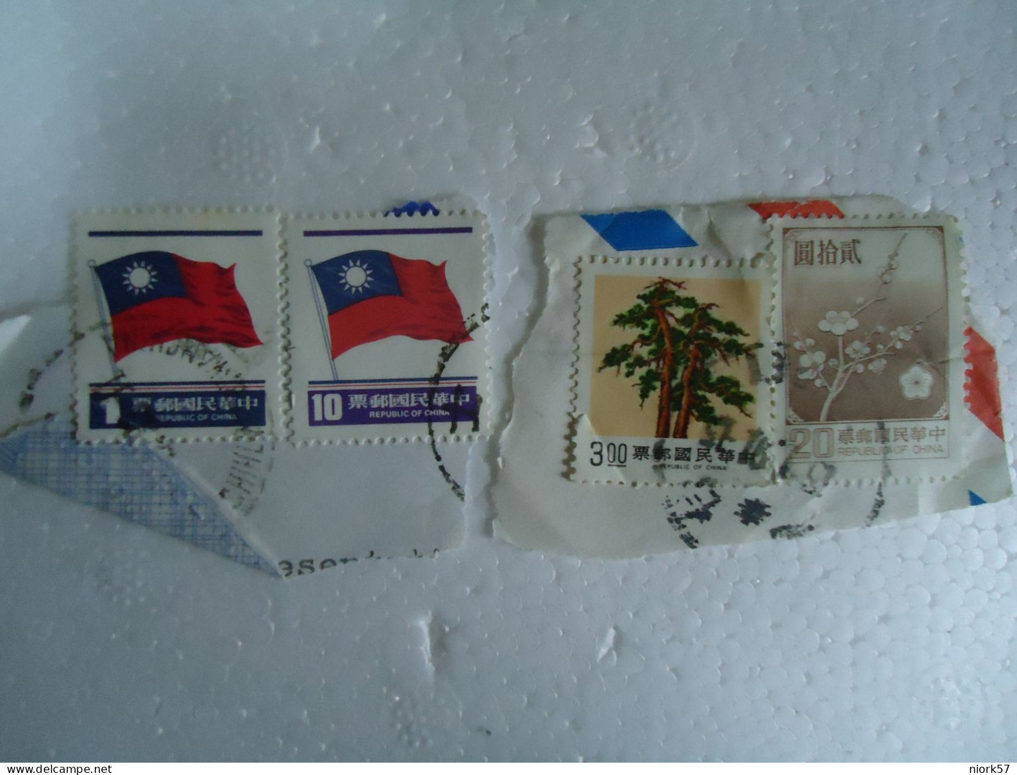 TAIWAN  USED 4N  ON PAPER   STAMPS  FLOWERS FLAG - Other & Unclassified