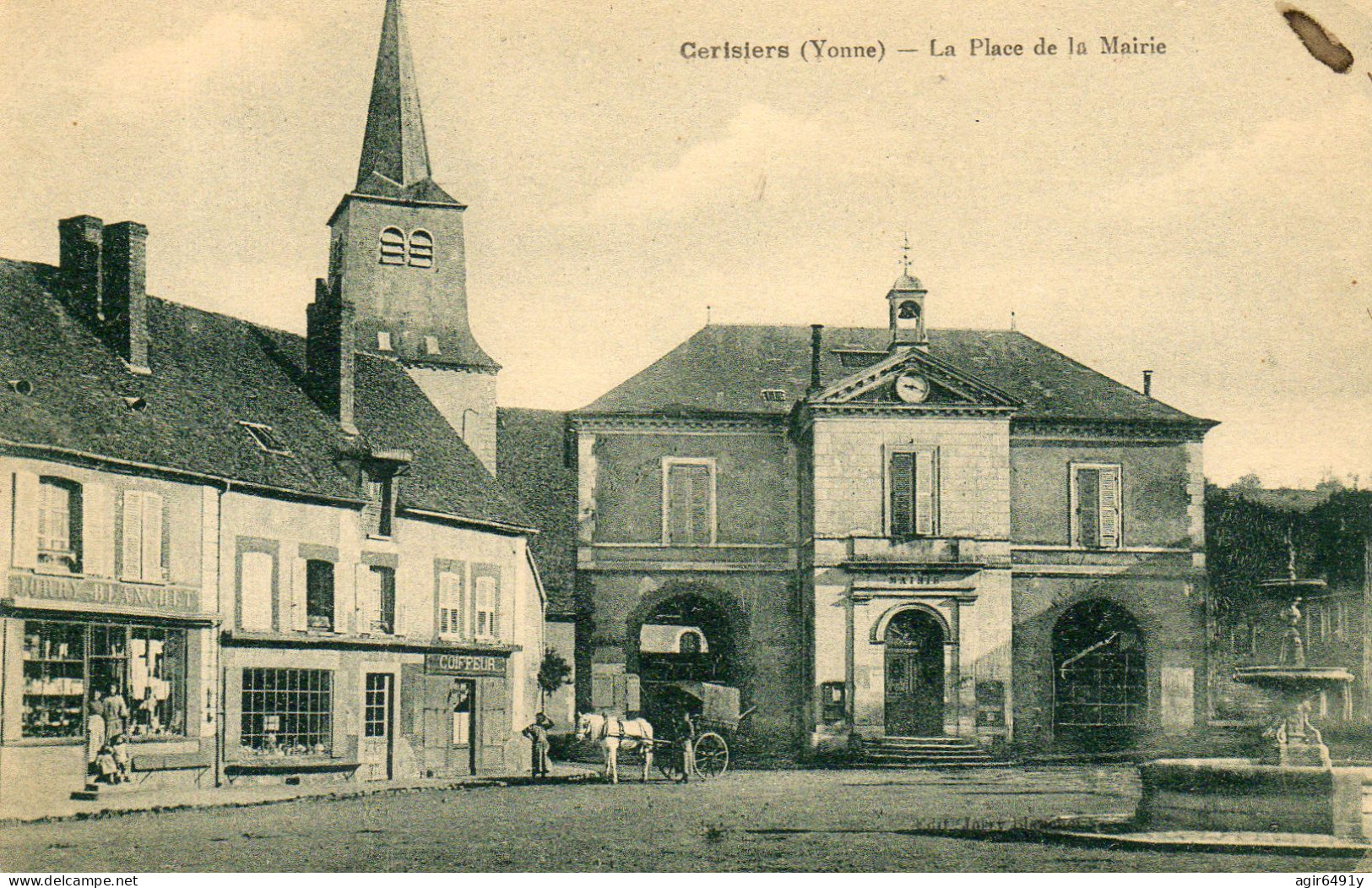 - CERISIERS (89) -  La Place De La Mairie  (animée, Attelage)   -25418- - Cerisiers