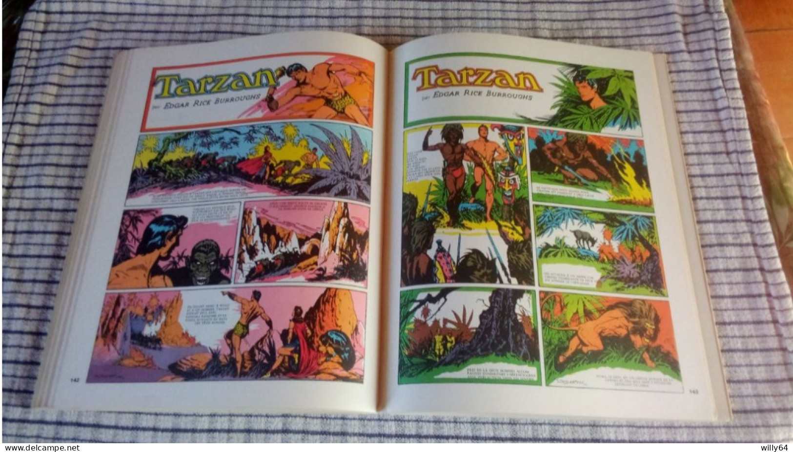 TARZAN  Album de 180 Pages  1973  Editions: AZUR TBE