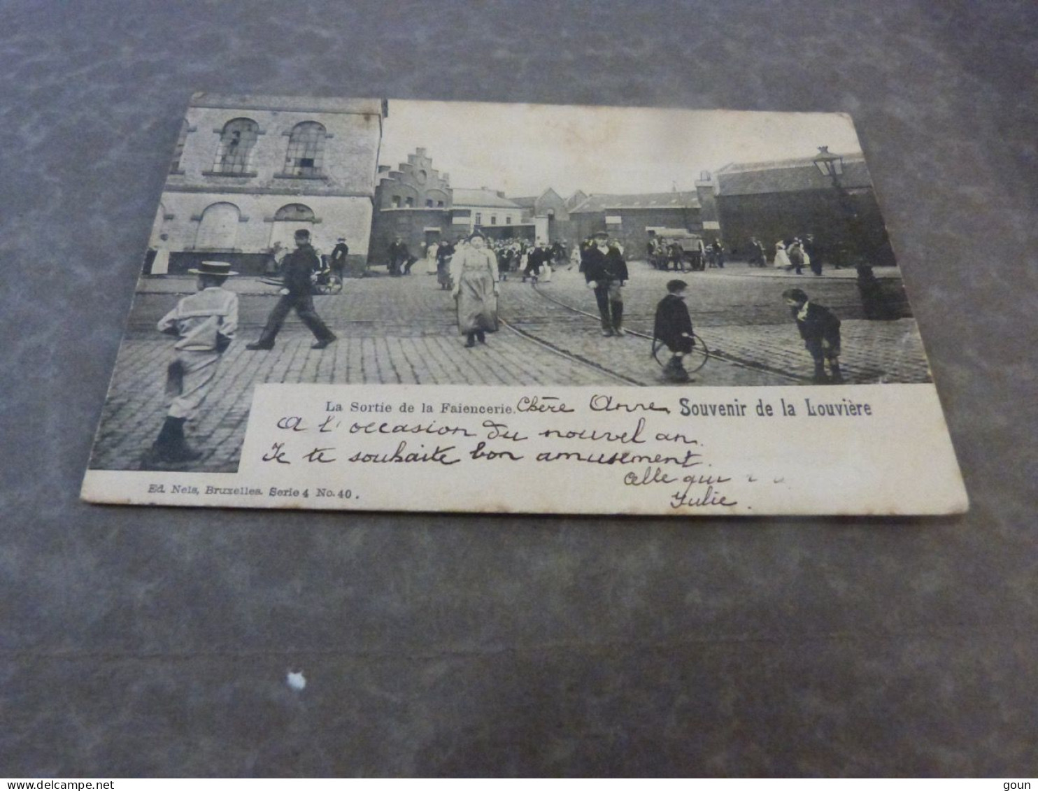 Cpa La Sortie De La Faïencerie Souvenir De La Louvière - La Louvière