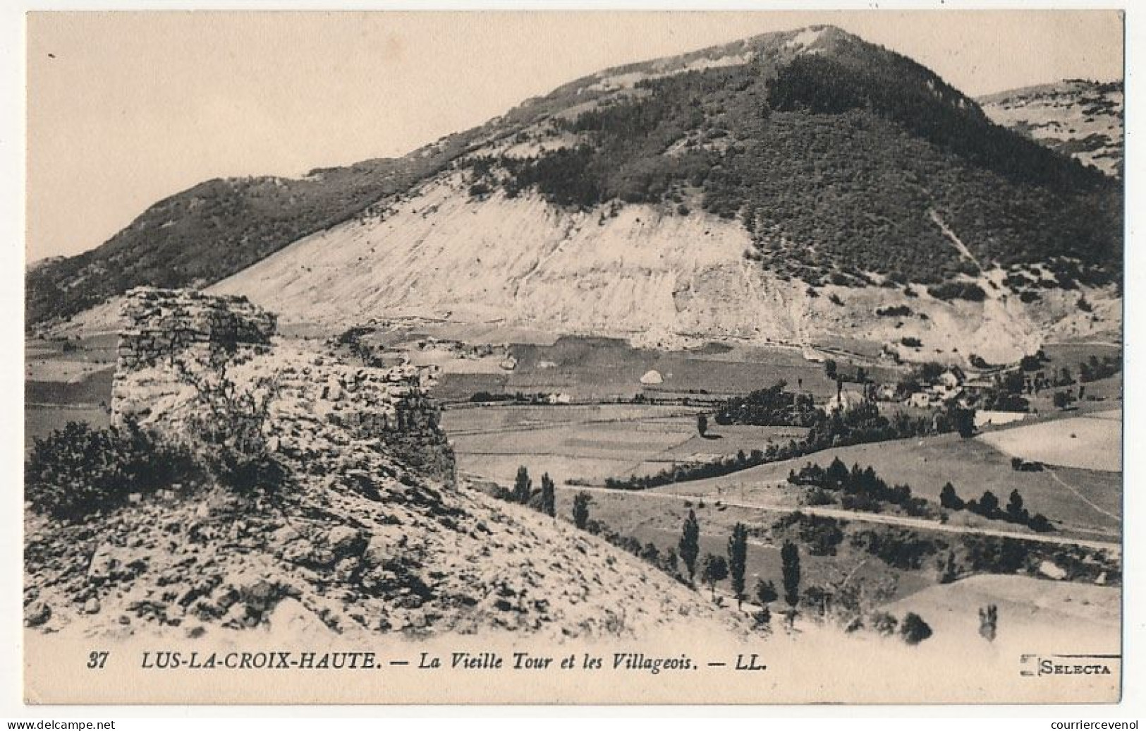 CPA - LUS-LA-CROIX-HAUTE (Drôme) - La Vieille Tour Et Les Villageois - Sonstige & Ohne Zuordnung