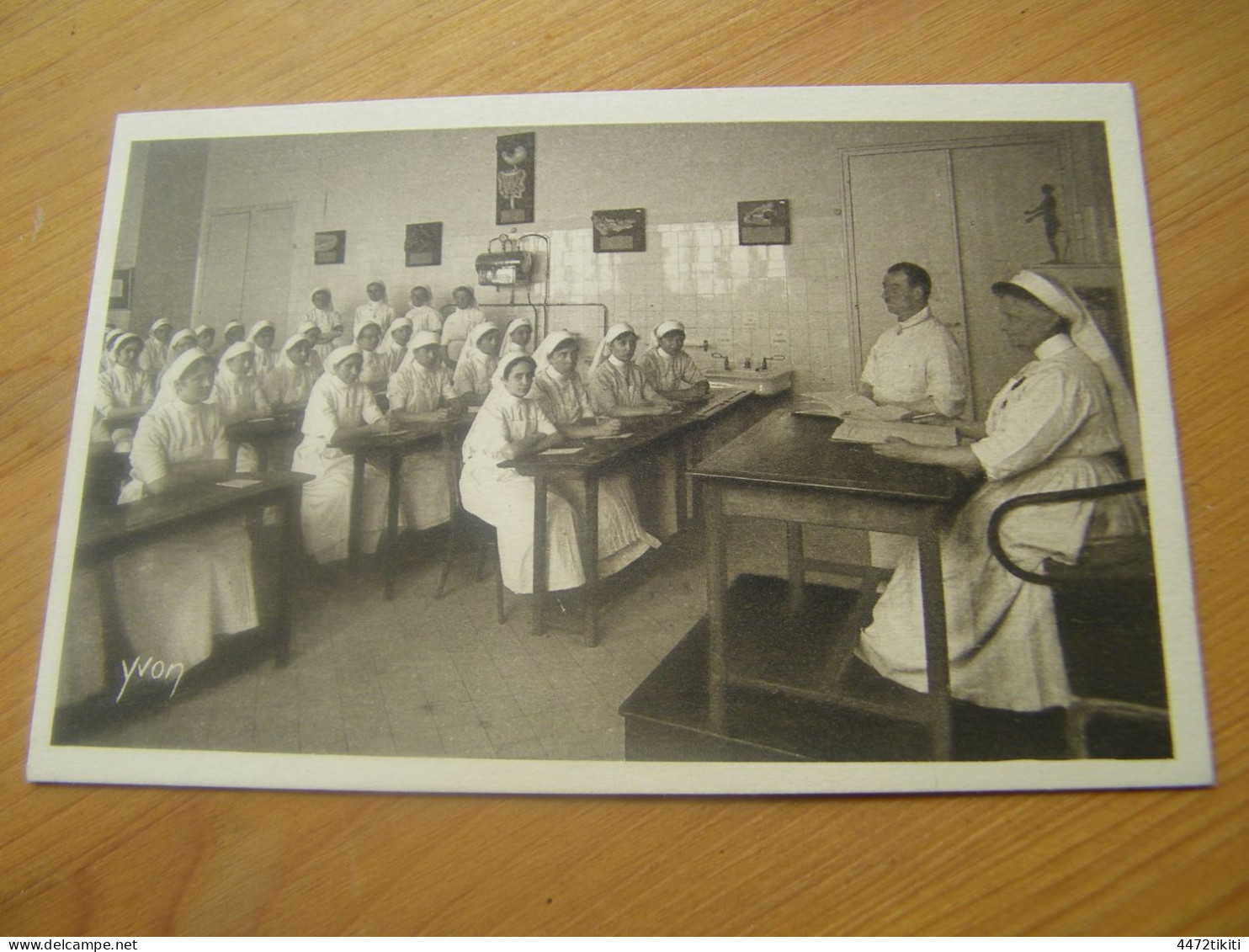CPA - Hôpital Ecole - Société De Secours Aux Blessés Militaires - Cours Mlle Génin - 1918 - SUP  (HA 33) - Santé