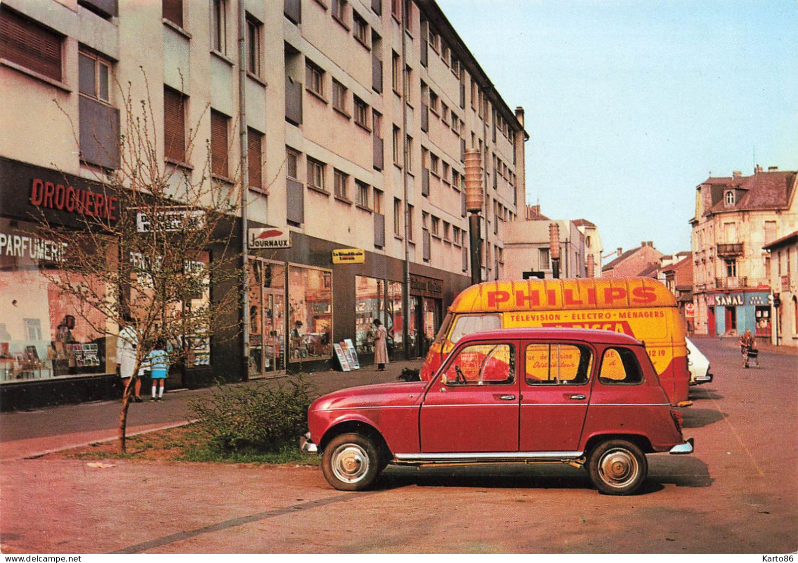 Talange * Automobile Ancienne Renault 4L Renault Rouge * Le Centre Commercial * Droguerie Journaux Presse Camion PHILIPS - Talange