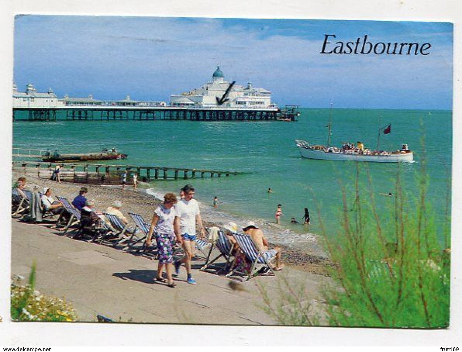 AK 131997 ENGLAND - Eastbourne - Pleasure Boats And Pier - Eastbourne