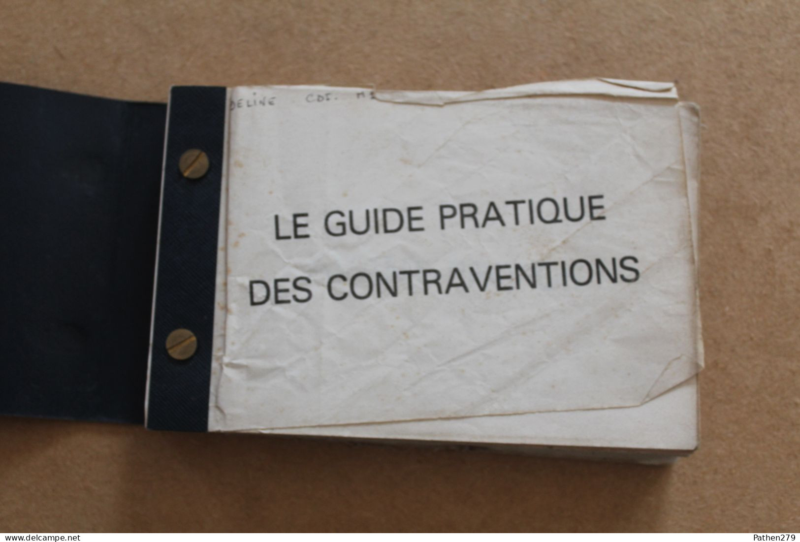 Guide Pratique Des Contraventions - 423 Pages De Ce Qu'il Ne Fallait Pas Faire En 1975 ! - Police & Gendarmerie