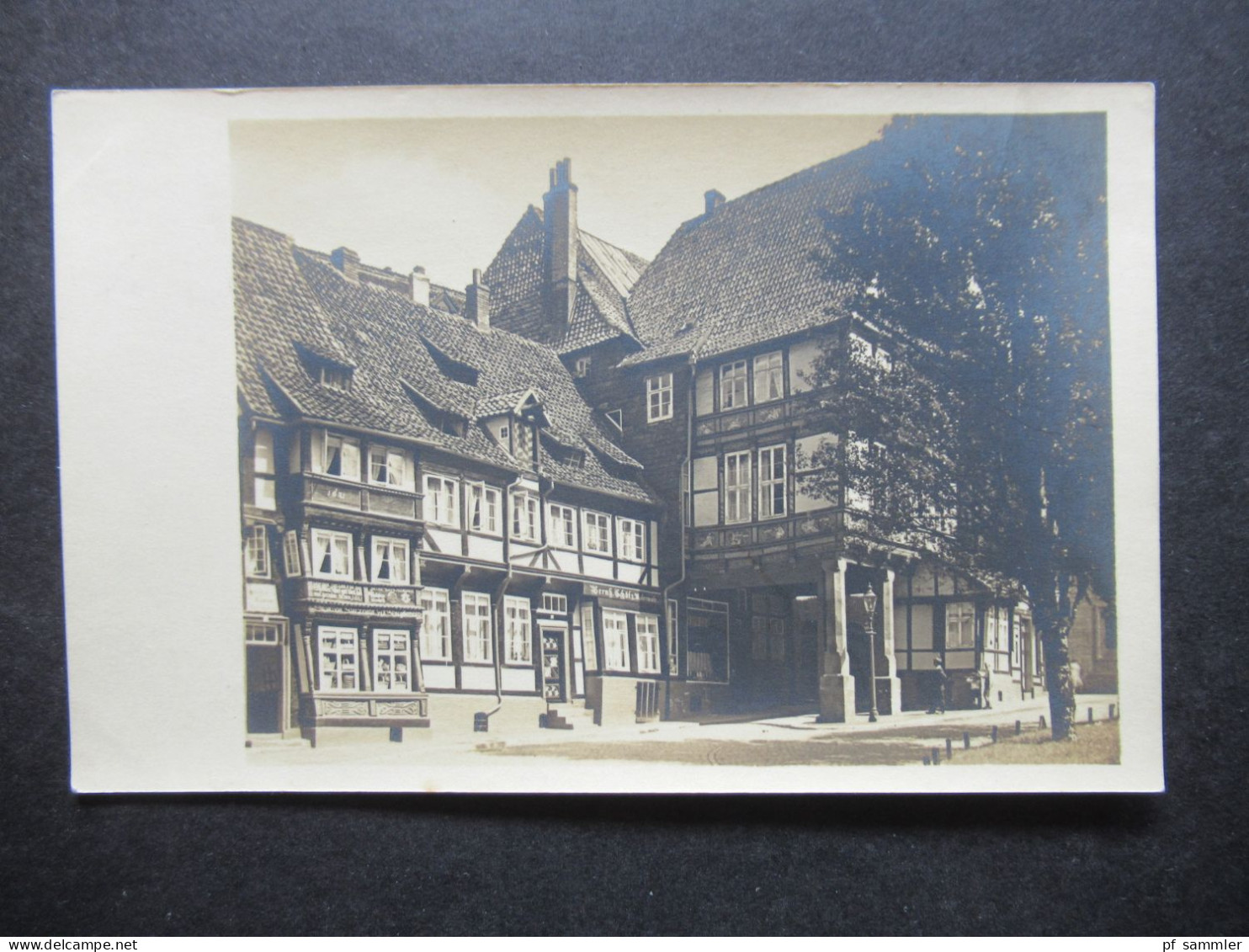 Alte AK / Echtfoto AK 1930eer Jahre Halle In Westfalen Mit Fachwerkhäusern / Geschäft Bernh. Schütz - Halle I. Westf.