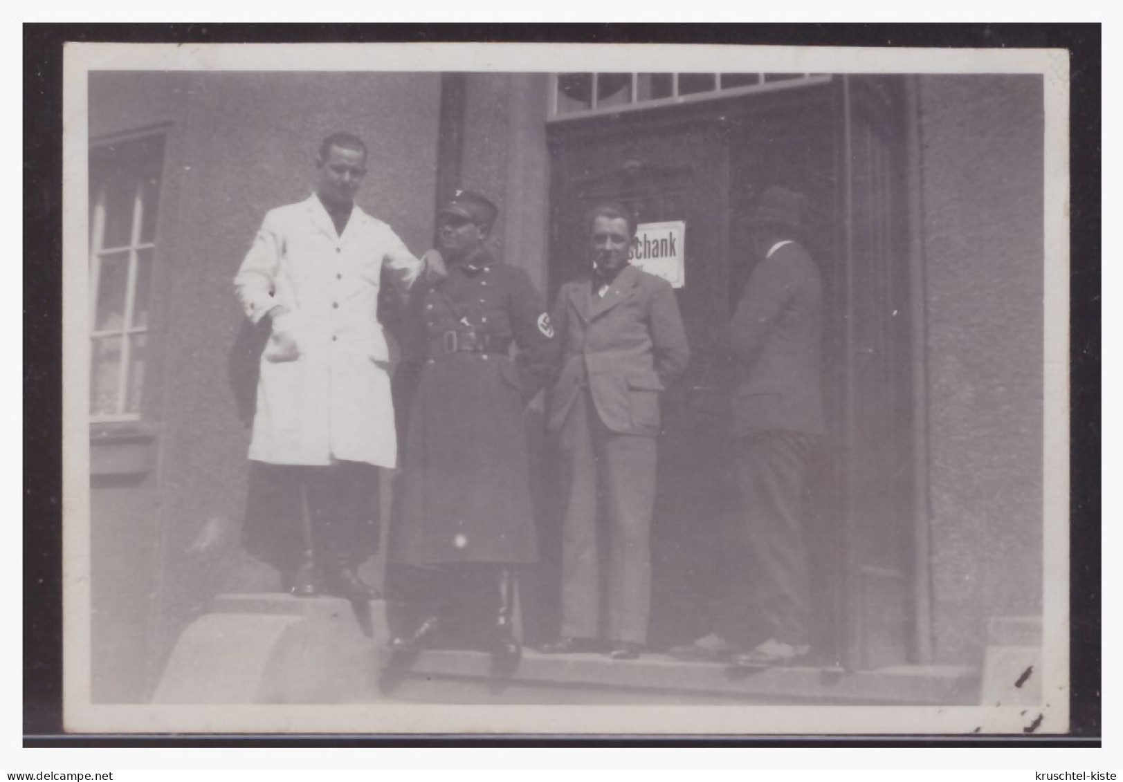 Dt- Reich (003951) Foto Aus Dem Dritten Reich Mit Polizist Vor Einer Bank - Polizia