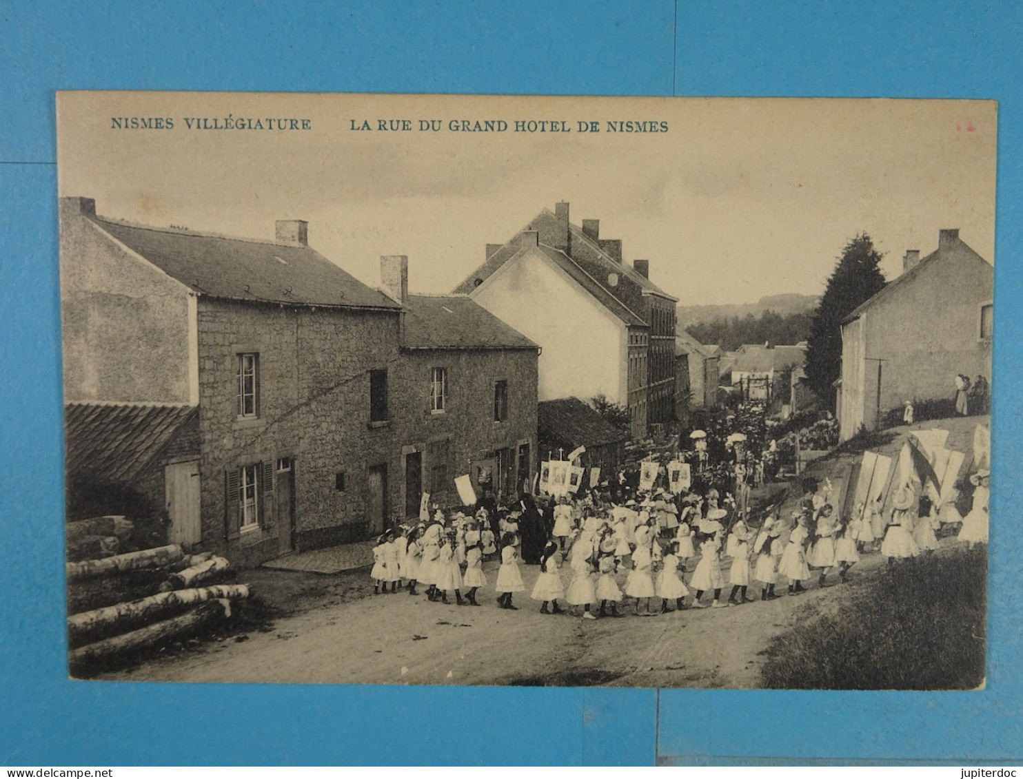 Nismes Villagiature La Rue Du Grand Hôtel De Nismes (cortège - Procession ?) - Viroinval