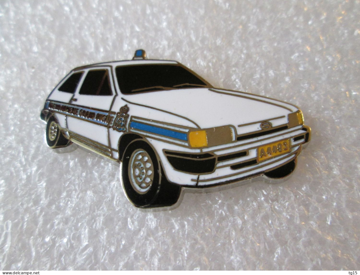 PIN'S    FORD   FIESTA   GENDARMERIE    LUXEMBOURG   Email Grand Feu   DEHA - Ford