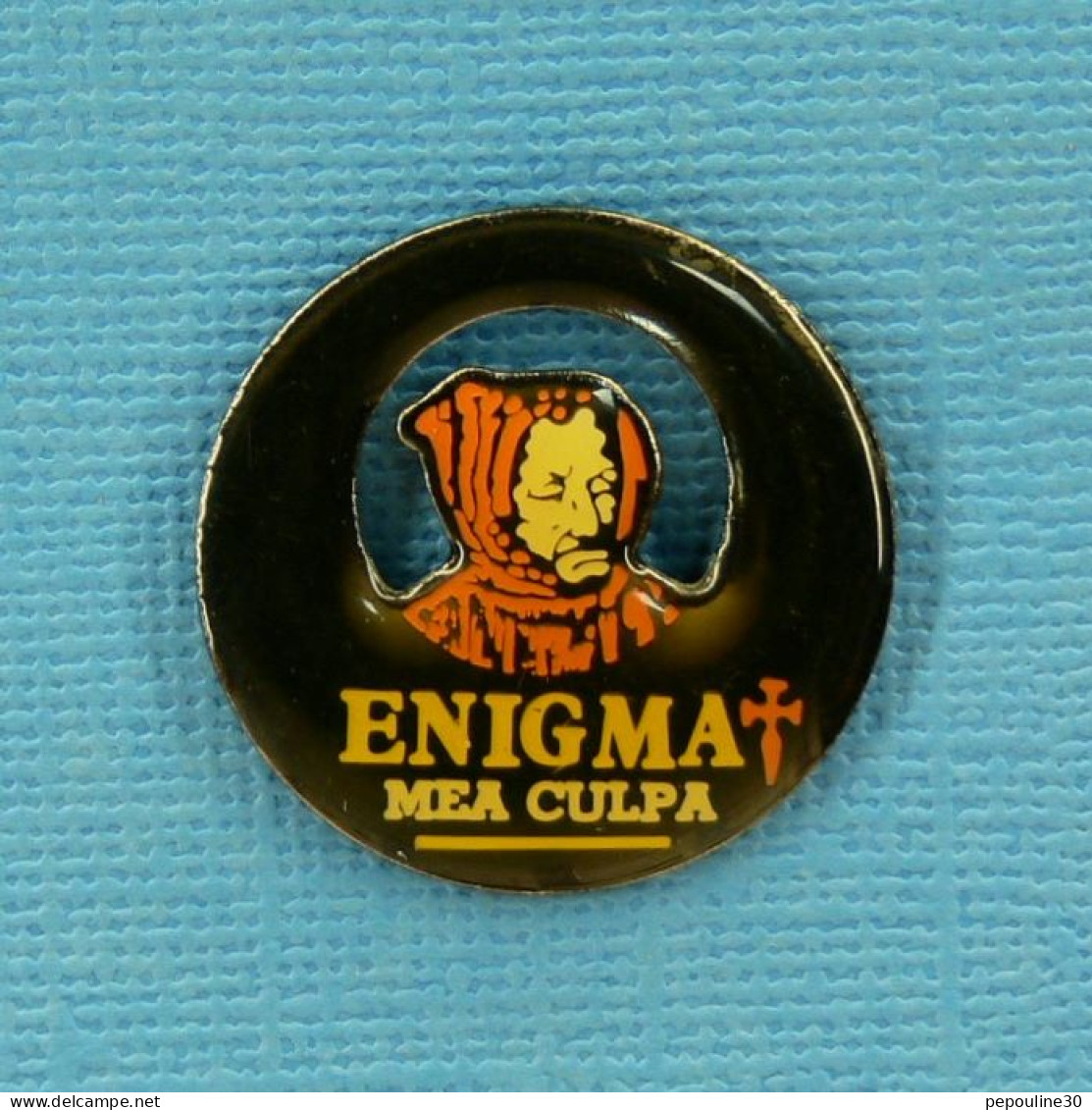 1 PIN'S //  ** GROUPE ALLEMAND NEW AGE " ENIGMA " MEA CULPA ** . (Formula Paris) - Personnes Célèbres